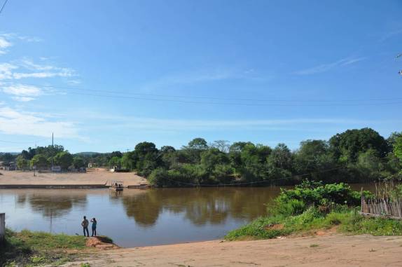 O rio Parnaíba, em Alto Parnaíba - MA. Do lado de lá é o Piauí!
